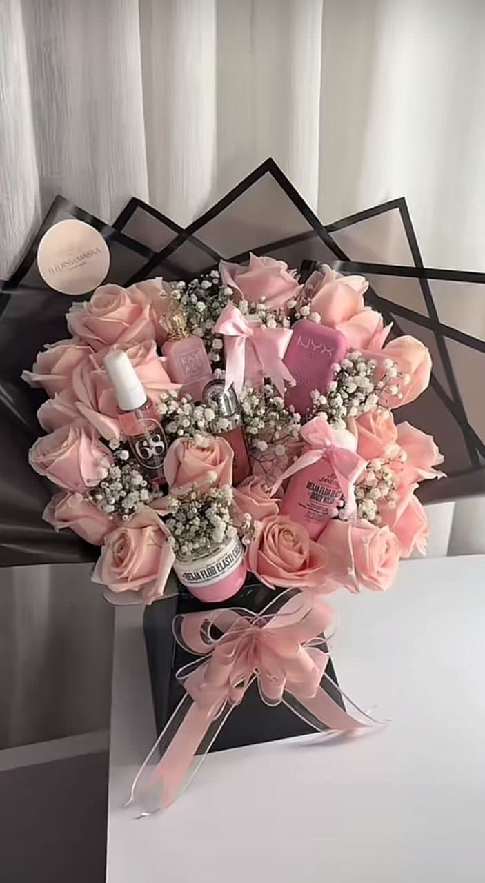 باقة ورد مع بوكس ميكاب (3)