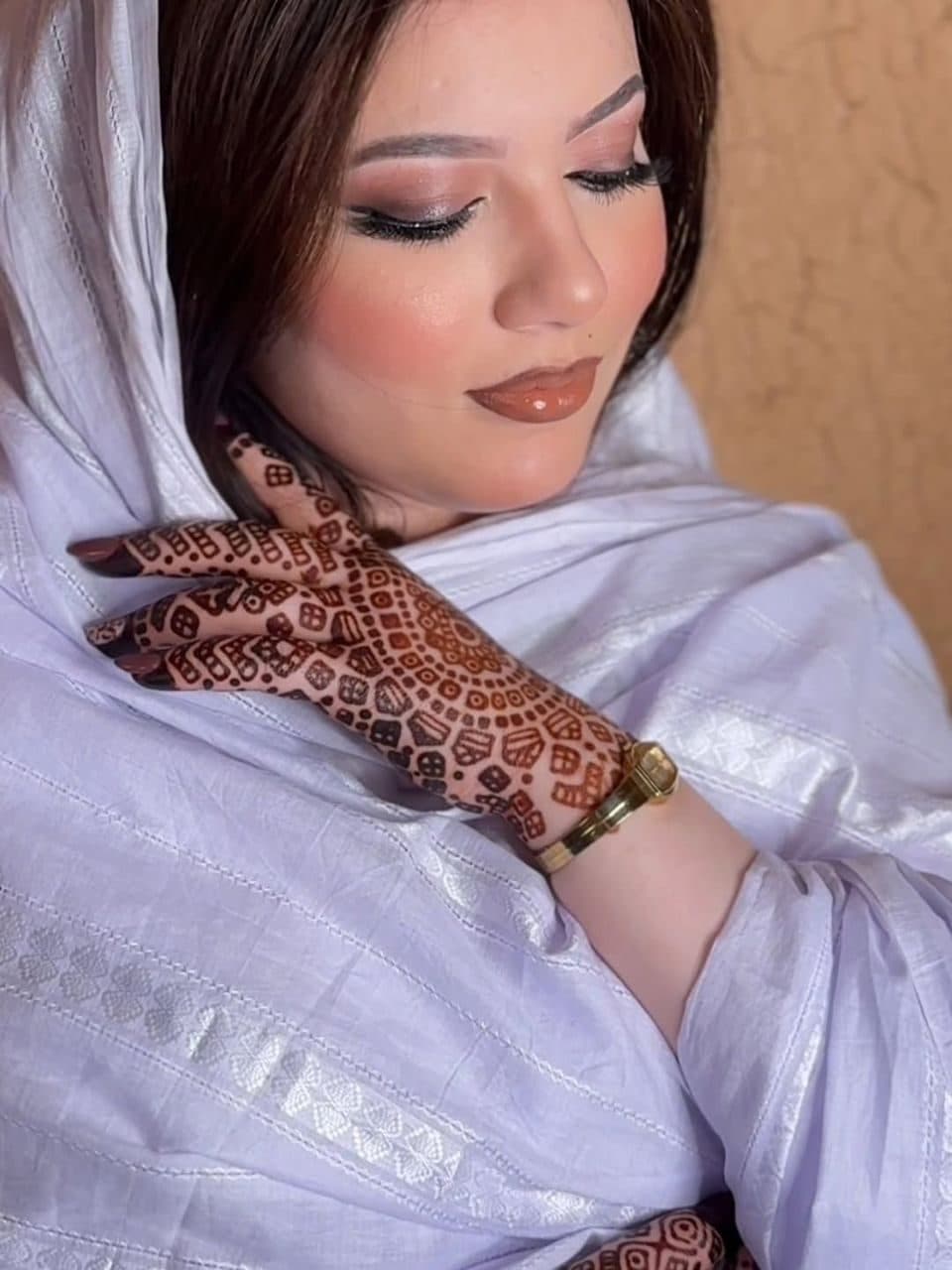 MAKEUP