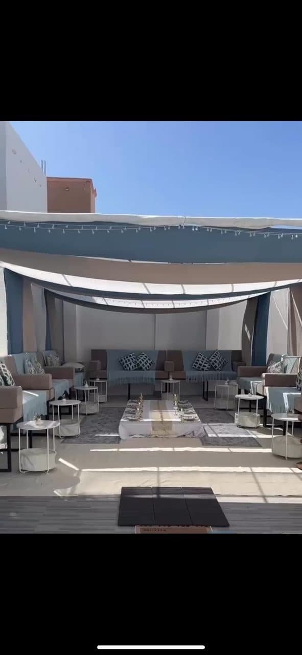 خيمة في المدينة (2)
