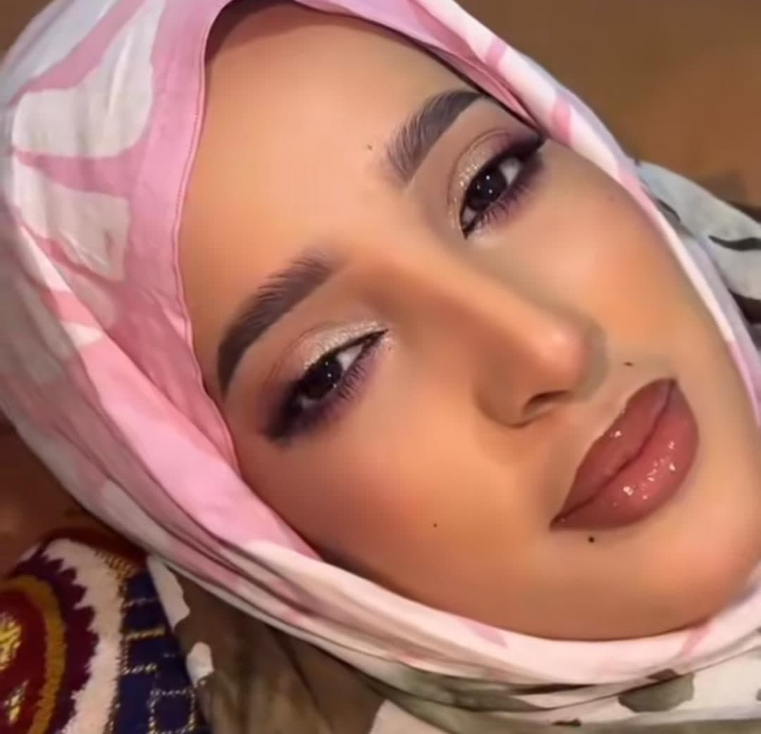 حفول بسيط ونظيف بدون رموش