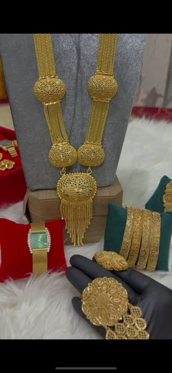 بوكس ديرة تامة من مطلي بذهب