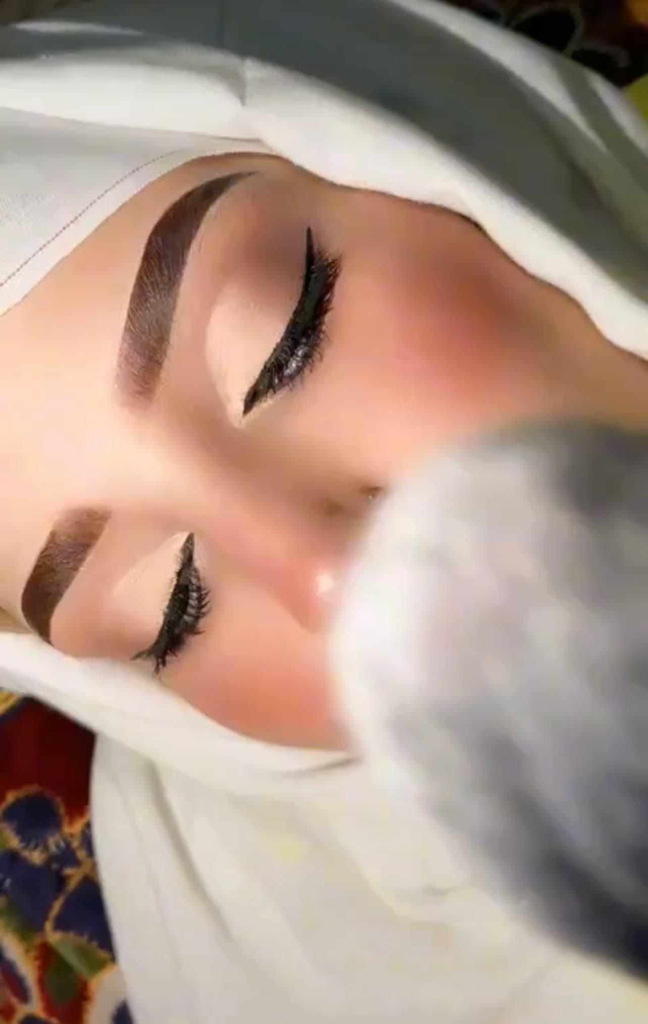 رسم الحواجب