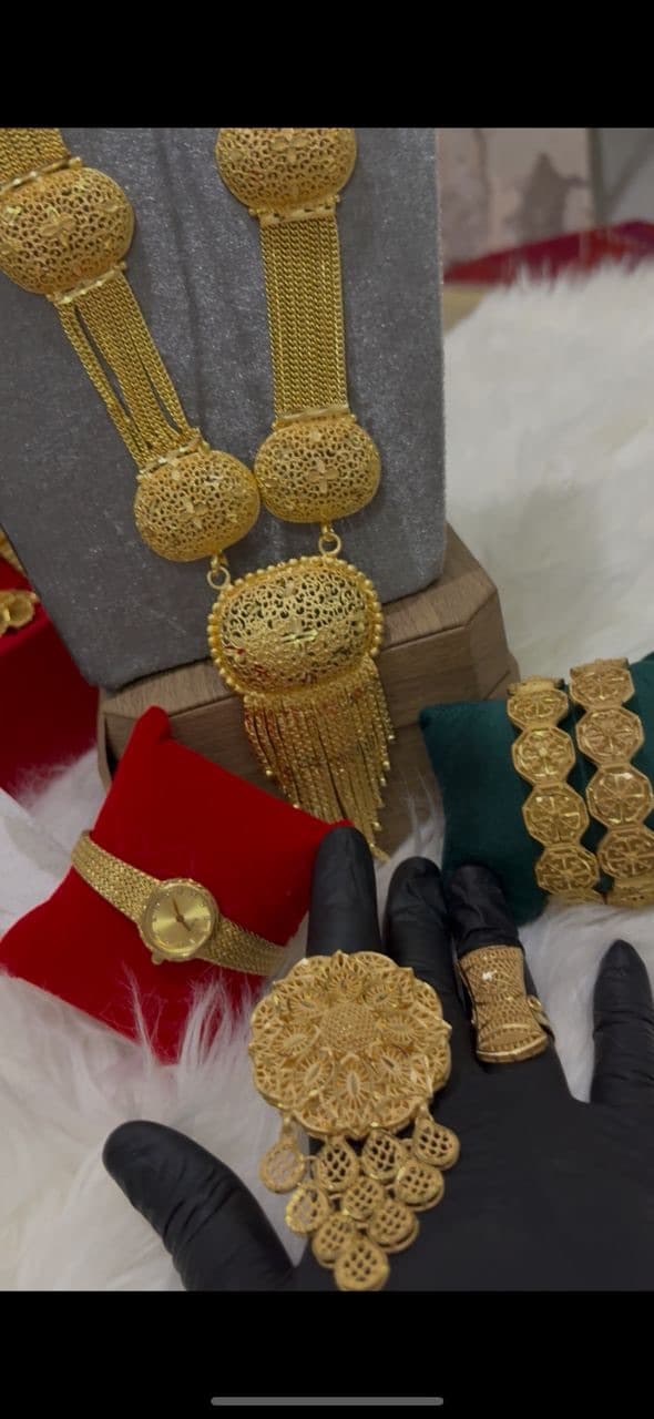 ديرة تامة من مطلي ذهب