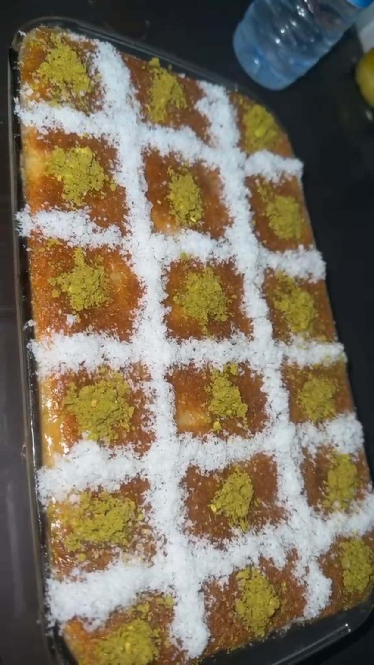 بسبوسة مع القشطة