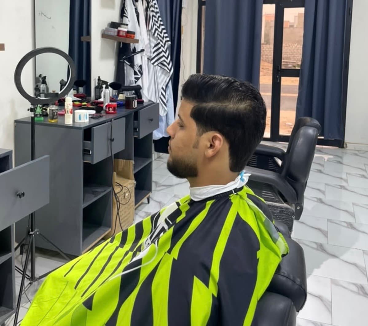 حلاقة وصبغة شعر