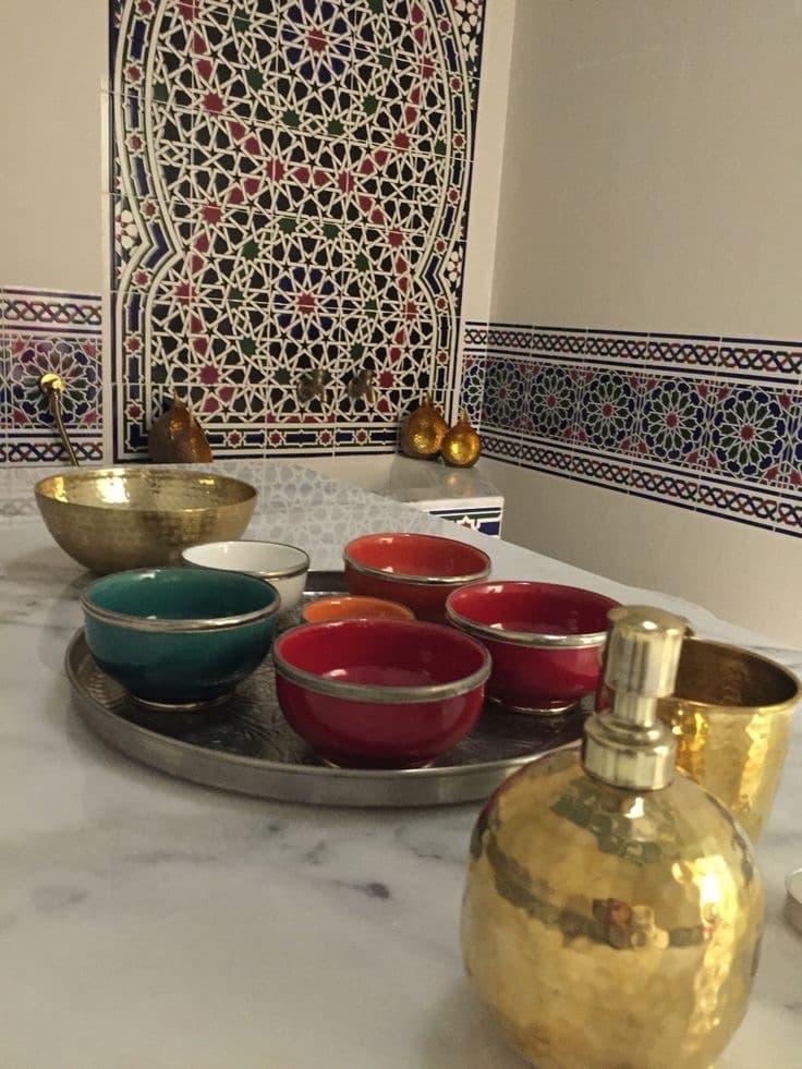 حمام مع مسكات