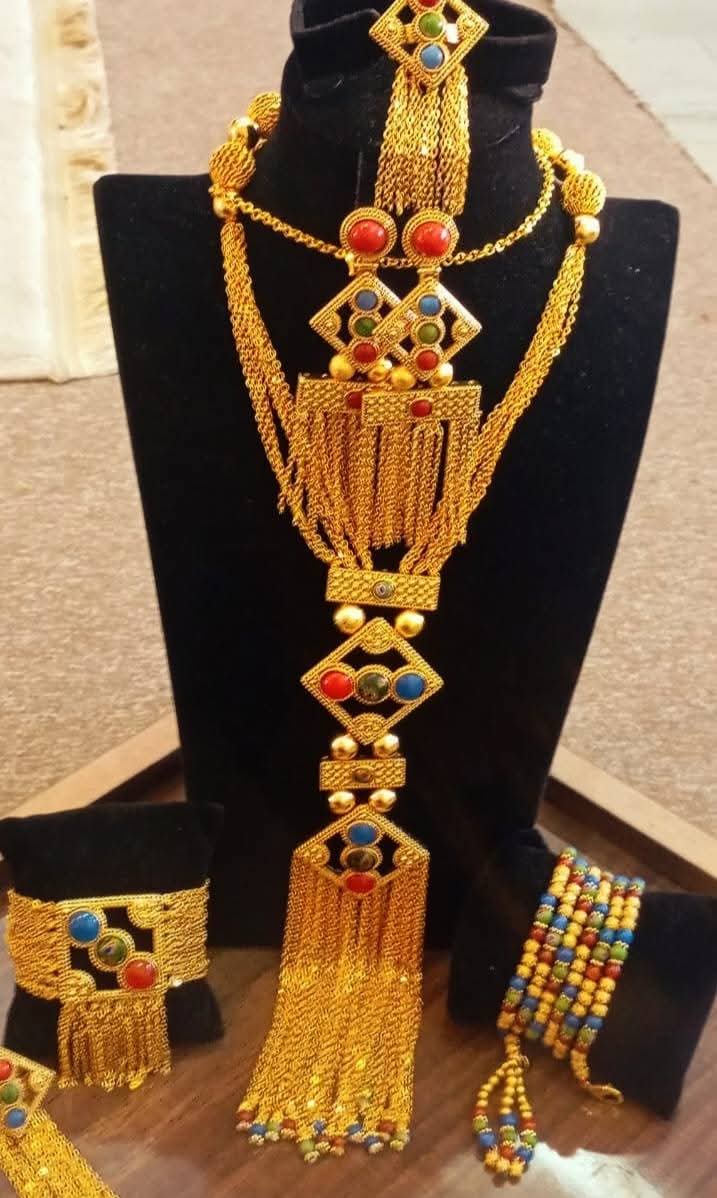 الطقم كامل (4)